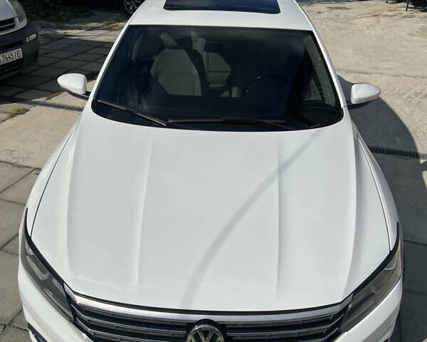 Белый Фольксваген Пассат, объемом двигателя 1.8 л и пробегом 199 тыс. км за 10700 $, фото 23 на Automoto.ua