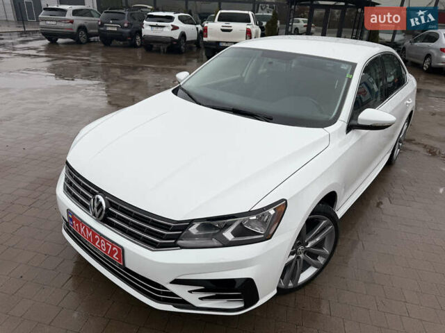 Белый Фольксваген Пассат, объемом двигателя 1.8 л и пробегом 147 тыс. км за 12399 $, фото 1 на Automoto.ua
