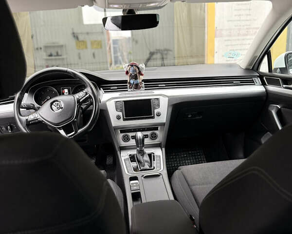 Белый Фольксваген Пассат, объемом двигателя 1.97 л и пробегом 260 тыс. км за 14500 $, фото 6 на Automoto.ua