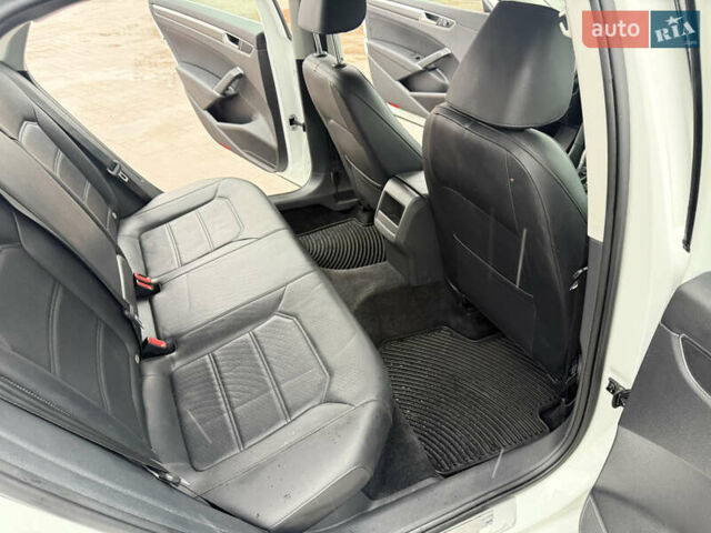 Белый Фольксваген Пассат, объемом двигателя 1.8 л и пробегом 147 тыс. км за 12399 $, фото 22 на Automoto.ua