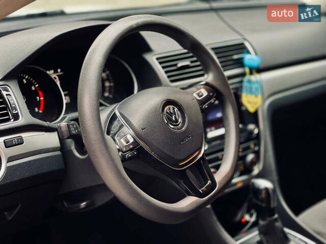 Білий Фольксваген Пассат, об'ємом двигуна 1.8 л та пробігом 214 тис. км за 11700 $, фото 10 на Automoto.ua