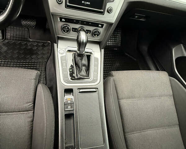 Белый Фольксваген Пассат, объемом двигателя 1.97 л и пробегом 260 тыс. км за 14500 $, фото 12 на Automoto.ua