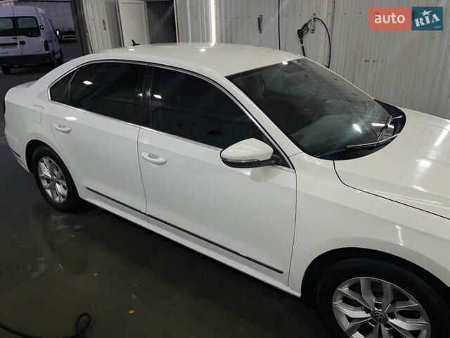Белый Фольксваген Пассат, объемом двигателя 1.8 л и пробегом 238 тыс. км за 12500 $, фото 4 на Automoto.ua