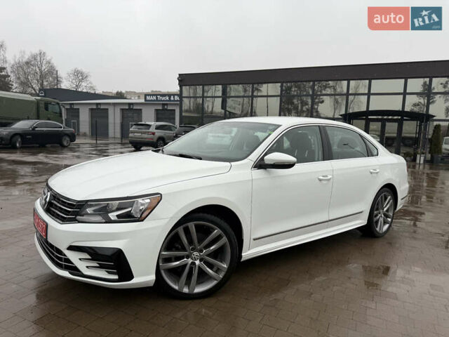 Белый Фольксваген Пассат, объемом двигателя 1.8 л и пробегом 147 тыс. км за 12399 $, фото 2 на Automoto.ua