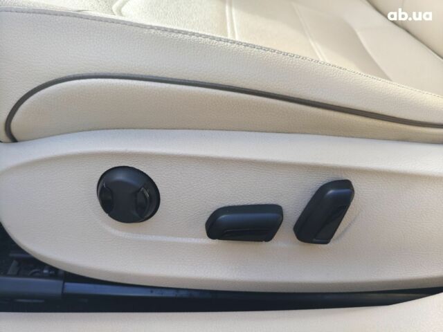 Белый Фольксваген Пассат, объемом двигателя 1.8 л и пробегом 80 тыс. км за 12000 $, фото 10 на Automoto.ua