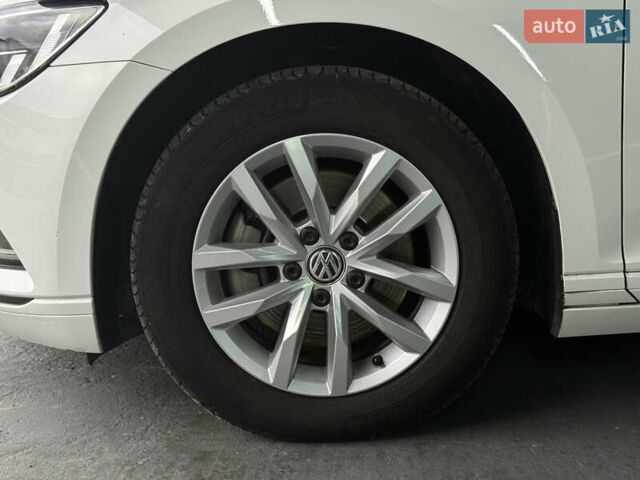 Белый Фольксваген Пассат, объемом двигателя 2 л и пробегом 230 тыс. км за 14900 $, фото 14 на Automoto.ua