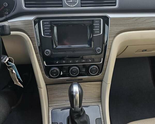 Белый Фольксваген Пассат, объемом двигателя 1.8 л и пробегом 146 тыс. км за 11300 $, фото 15 на Automoto.ua