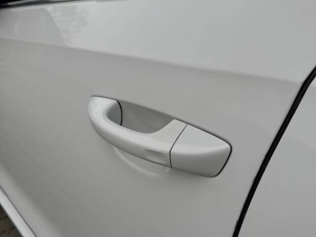 Белый Фольксваген Пассат, объемом двигателя 1.8 л и пробегом 165 тыс. км за 12199 $, фото 19 на Automoto.ua