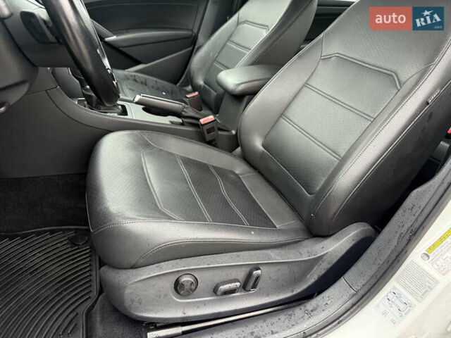 Белый Фольксваген Пассат, объемом двигателя 1.8 л и пробегом 147 тыс. км за 12399 $, фото 30 на Automoto.ua