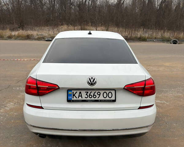 Белый Фольксваген Пассат, объемом двигателя 1.8 л и пробегом 80 тыс. км за 13800 $, фото 4 на Automoto.ua