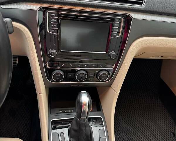 Білий Фольксваген Пассат, об'ємом двигуна 1.8 л та пробігом 128 тис. км за 14800 $, фото 9 на Automoto.ua