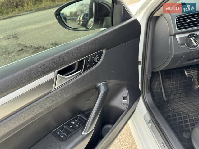 Белый Фольксваген Пассат, объемом двигателя 1.8 л и пробегом 157 тыс. км за 13200 $, фото 16 на Automoto.ua