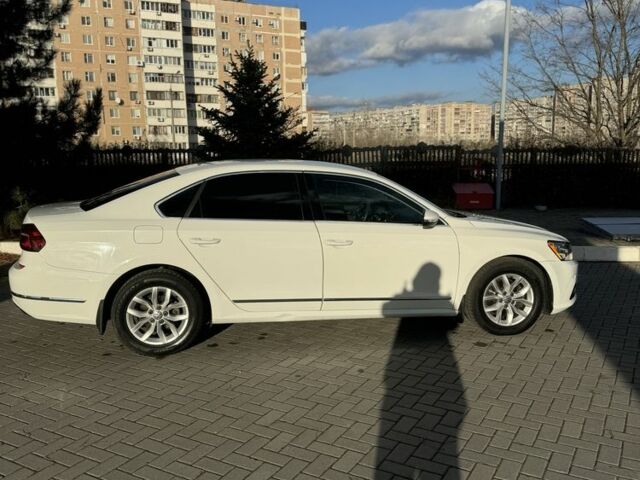 Белый Фольксваген Пассат, объемом двигателя 1.8 л и пробегом 107 тыс. км за 12300 $, фото 4 на Automoto.ua