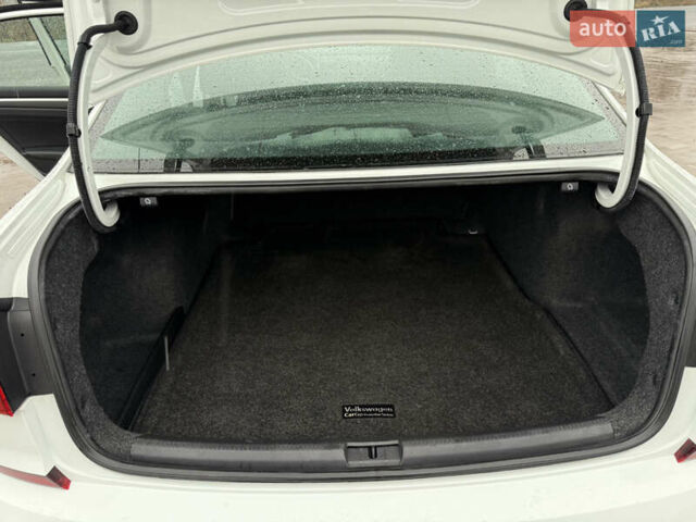 Белый Фольксваген Пассат, объемом двигателя 1.8 л и пробегом 147 тыс. км за 12399 $, фото 20 на Automoto.ua