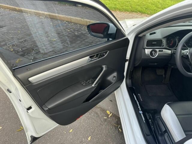 Белый Фольксваген Пассат, объемом двигателя 1.8 л и пробегом 107 тыс. км за 286 $, фото 7 на Automoto.ua