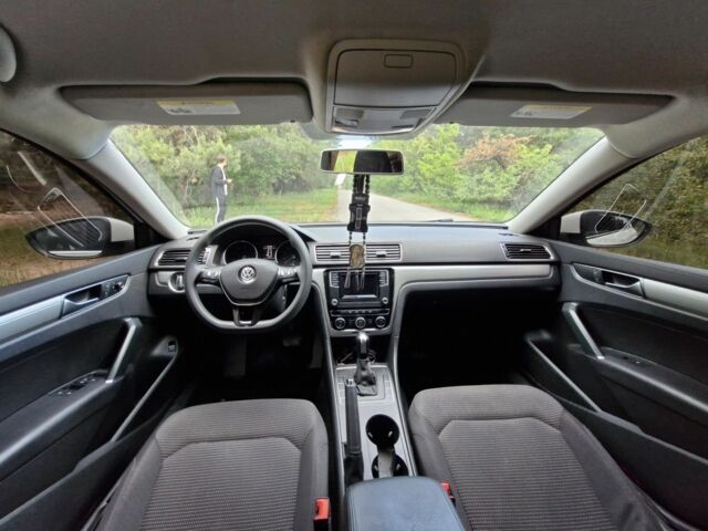 Білий Фольксваген Пассат, об'ємом двигуна 1.8 л та пробігом 300 тис. км за 10000 $, фото 7 на Automoto.ua