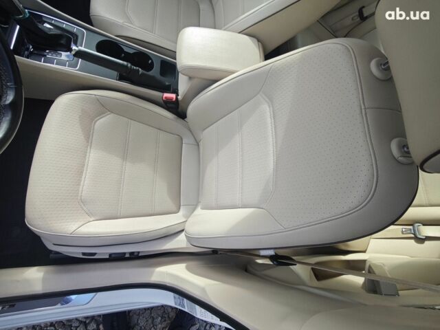 Белый Фольксваген Пассат, объемом двигателя 1.8 л и пробегом 80 тыс. км за 12000 $, фото 8 на Automoto.ua