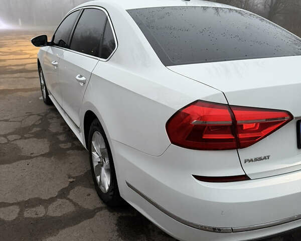 Белый Фольксваген Пассат, объемом двигателя 1.8 л и пробегом 175 тыс. км за 11000 $, фото 16 на Automoto.ua