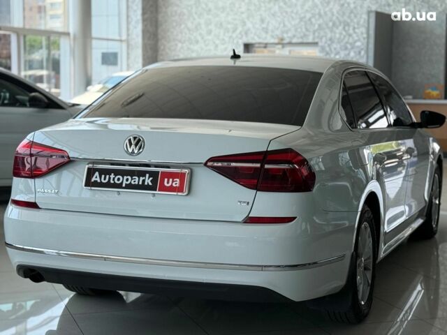 Белый Фольксваген Пассат, объемом двигателя 1.8 л и пробегом 107 тыс. км за 12790 $, фото 3 на Automoto.ua