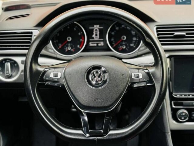 Белый Фольксваген Пассат, объемом двигателя 1.8 л и пробегом 224 тыс. км за 10000 $, фото 3 на Automoto.ua