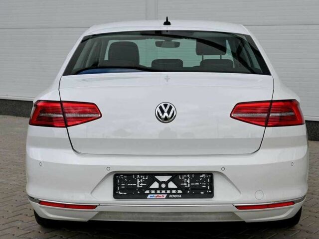 Белый Фольксваген Пассат, объемом двигателя 1.8 л и пробегом 200 тыс. км за 9800 $, фото 4 на Automoto.ua