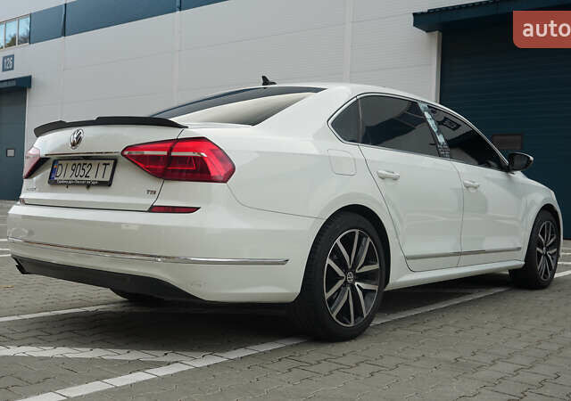 Білий Фольксваген Пассат, об'ємом двигуна 1.8 л та пробігом 204 тис. км за 12000 $, фото 6 на Automoto.ua