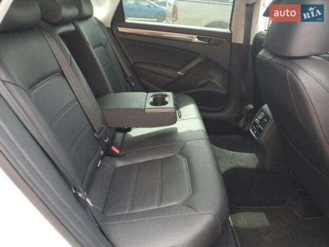 Белый Фольксваген Пассат, объемом двигателя 1.8 л и пробегом 131 тыс. км за 7000 $, фото 6 на Automoto.ua