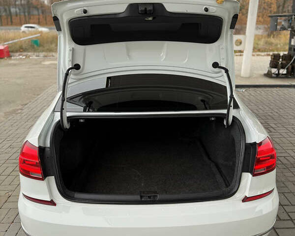 Белый Фольксваген Пассат, объемом двигателя 1.8 л и пробегом 165 тыс. км за 12299 $, фото 30 на Automoto.ua