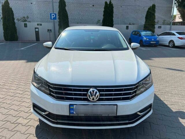 Белый Фольксваген Пассат, объемом двигателя 1.8 л и пробегом 136 тыс. км за 12000 $, фото 6 на Automoto.ua