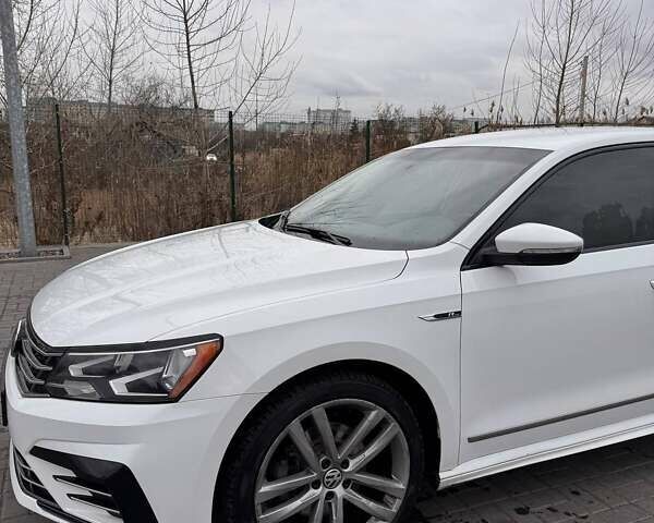 Білий Фольксваген Пассат, об'ємом двигуна 1.8 л та пробігом 128 тис. км за 14800 $, фото 1 на Automoto.ua