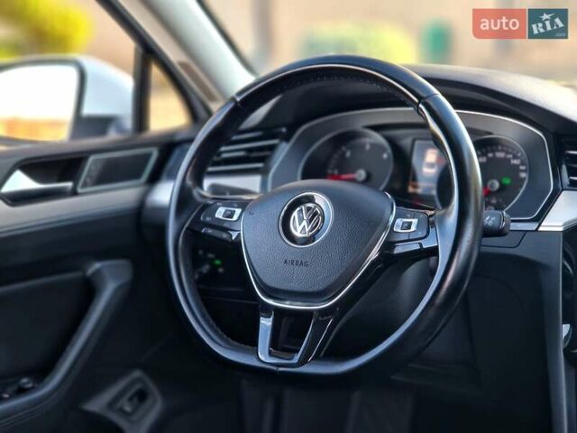 Белый Фольксваген Пассат, объемом двигателя 1.97 л и пробегом 307 тыс. км за 16999 $, фото 68 на Automoto.ua