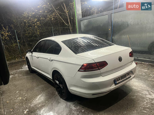Фольксваген Пассат 2016 в Киеве на Automoto.ua Белый Фольксваген Пассат, объемом двигателя 1.97 л и пробегом 280 тыс. км за 14200 $, фото 8 на Automoto.ua
