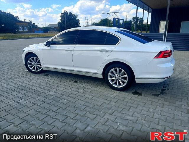 Белый Фольксваген Пассат, объемом двигателя 2 л и пробегом 301 тыс. км за 18500 $, фото 7 на Automoto.ua