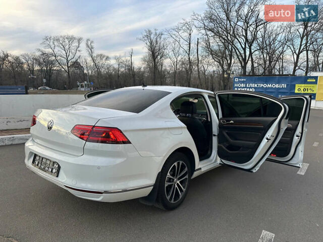 Фольксваген Пассат 2016 в Одессе на Automoto.ua Белый Фольксваген Пассат, объемом двигателя 1.4 л и пробегом 235 тыс. км за 17500 $, фото 28 на Automoto.ua