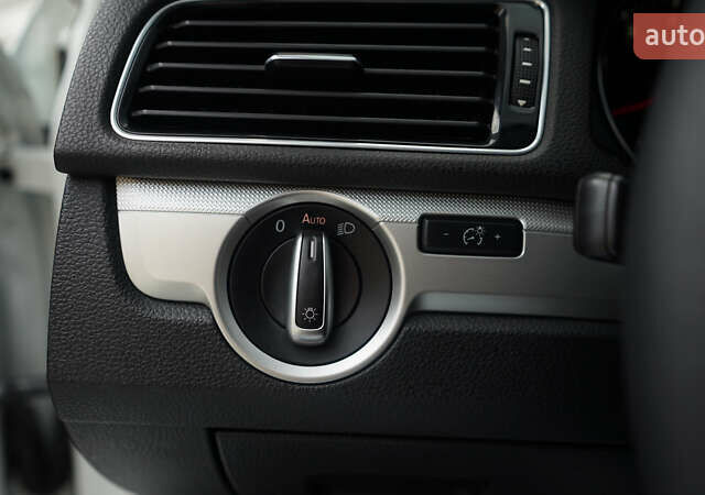 Білий Фольксваген Пассат, об'ємом двигуна 1.8 л та пробігом 204 тис. км за 12000 $, фото 16 на Automoto.ua