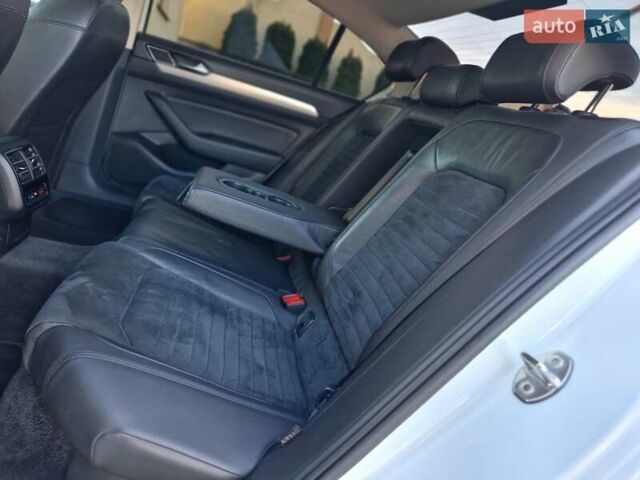 Белый Фольксваген Пассат, объемом двигателя 1.97 л и пробегом 307 тыс. км за 16999 $, фото 70 на Automoto.ua