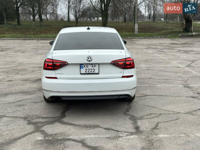 Белый Фольксваген Пассат, объемом двигателя 1.8 л и пробегом 193 тыс. км за 11500 $, фото 5 на Automoto.ua