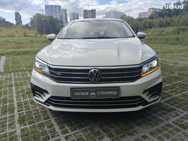 Белый Фольксваген Пассат, объемом двигателя 1.8 л и пробегом 80 тыс. км за 12000 $, фото 1 на Automoto.ua