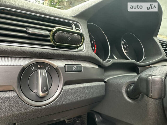 Белый Фольксваген Пассат, объемом двигателя 1.8 л и пробегом 216 тыс. км за 12699 $, фото 16 на Automoto.ua