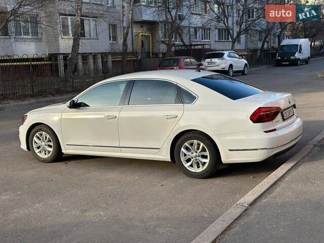 Белый Фольксваген Пассат, объемом двигателя 1.8 л и пробегом 220 тыс. км за 10500 $, фото 6 на Automoto.ua