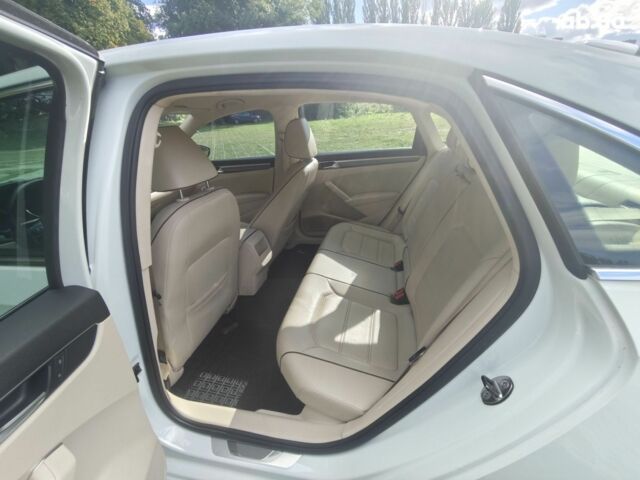 Белый Фольксваген Пассат, объемом двигателя 1.8 л и пробегом 80 тыс. км за 12000 $, фото 11 на Automoto.ua