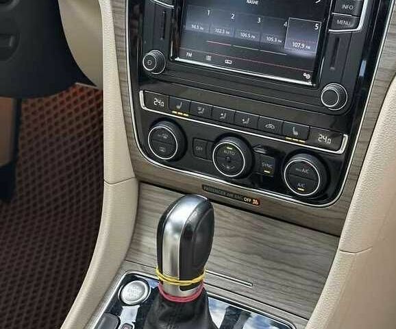 Білий Фольксваген Пассат, об'ємом двигуна 1.8 л та пробігом 110 тис. км за 8000 $, фото 12 на Automoto.ua