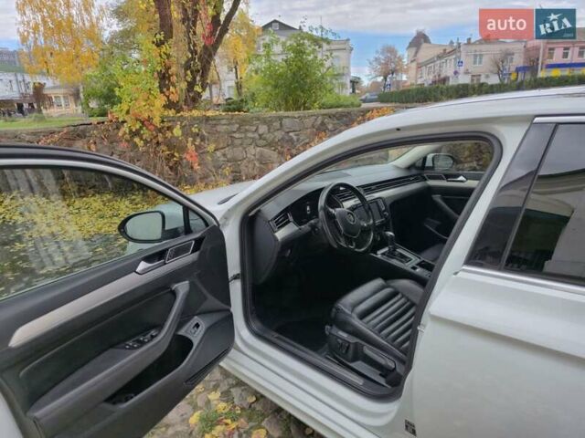 Белый Фольксваген Пассат, объемом двигателя 1.8 л и пробегом 255 тыс. км за 18200 $, фото 18 на Automoto.ua