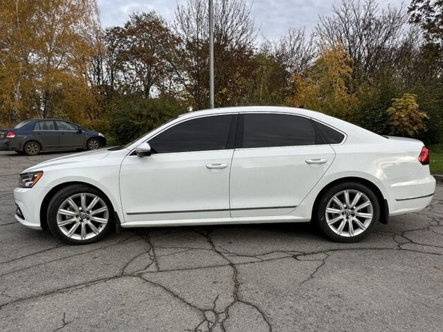 Белый Фольксваген Пассат, объемом двигателя 1.8 л и пробегом 260 тыс. км за 10000 $, фото 4 на Automoto.ua