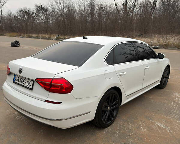 Белый Фольксваген Пассат, объемом двигателя 1.8 л и пробегом 80 тыс. км за 13800 $, фото 5 на Automoto.ua