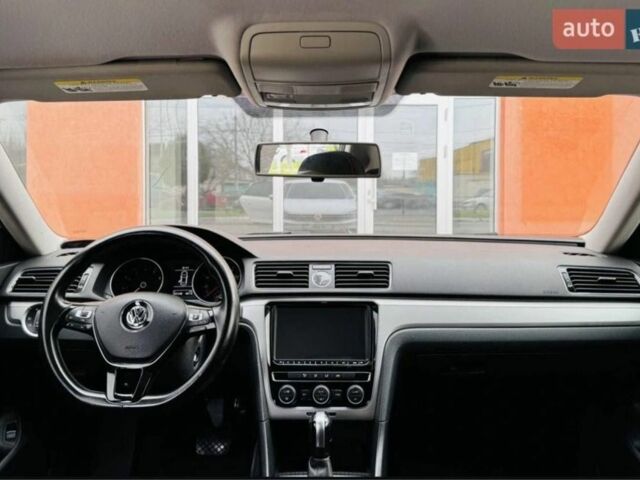 Белый Фольксваген Пассат, объемом двигателя 1.8 л и пробегом 224 тыс. км за 10000 $, фото 5 на Automoto.ua