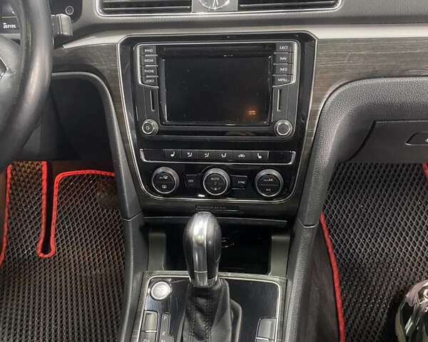 Белый Фольксваген Пассат, объемом двигателя 1.8 л и пробегом 207 тыс. км за 12500 $, фото 4 на Automoto.ua