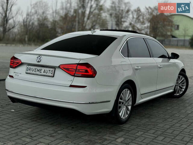 Белый Фольксваген Пассат, объемом двигателя 1.8 л и пробегом 165 тыс. км за 12299 $, фото 4 на Automoto.ua