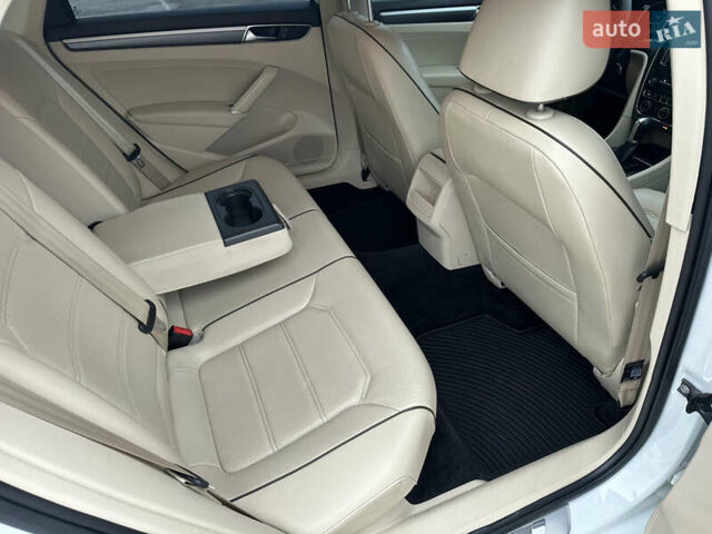 Белый Фольксваген Пассат, объемом двигателя 1.8 л и пробегом 193 тыс. км за 11500 $, фото 23 на Automoto.ua