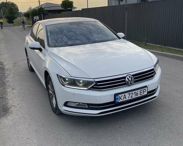 Белый Фольксваген Пассат, объемом двигателя 2 л и пробегом 175 тыс. км за 21500 $, фото 1 на Automoto.ua